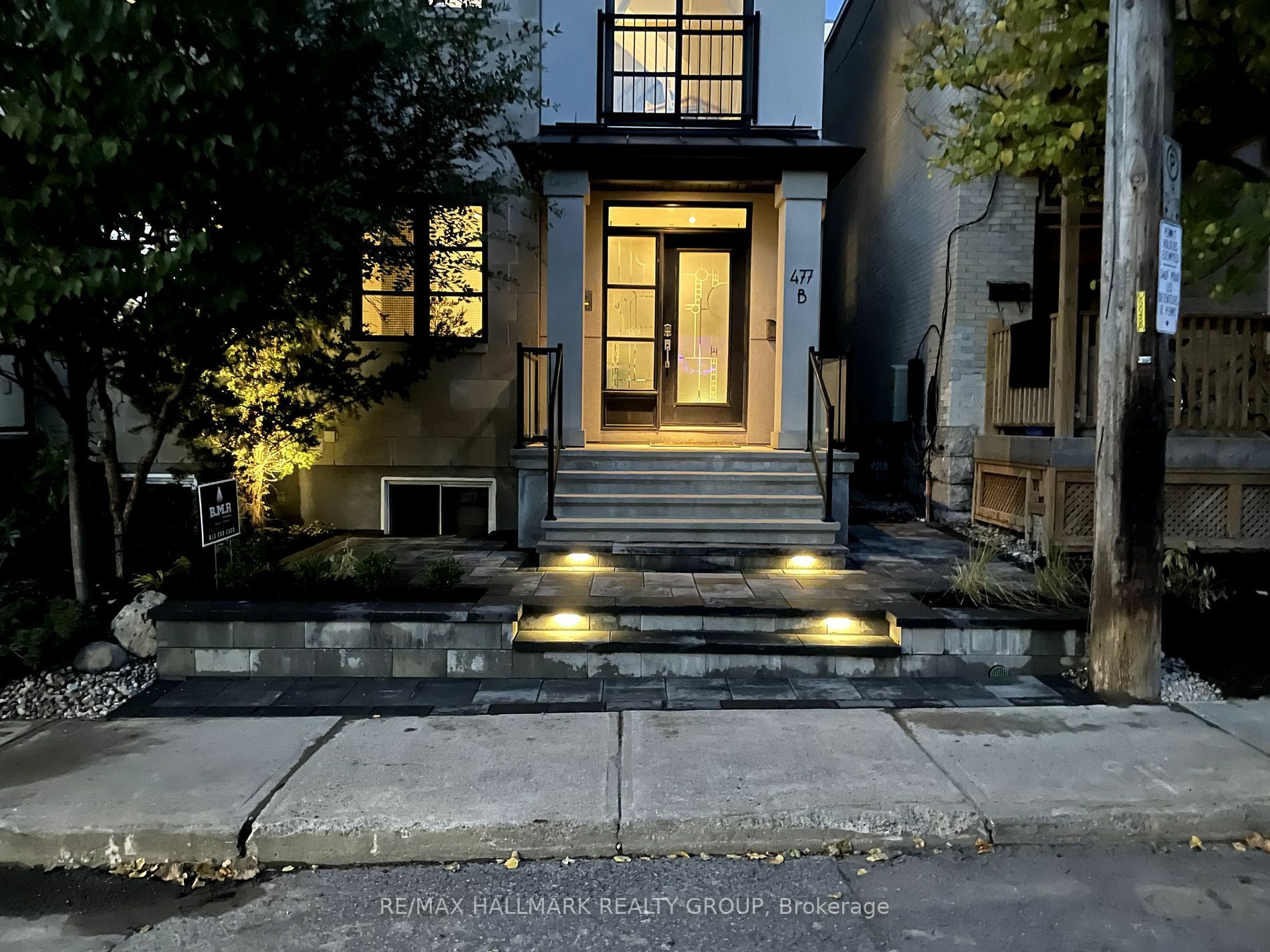 Property Photo:  477B Metcalfe St  ON K1S 3N7 