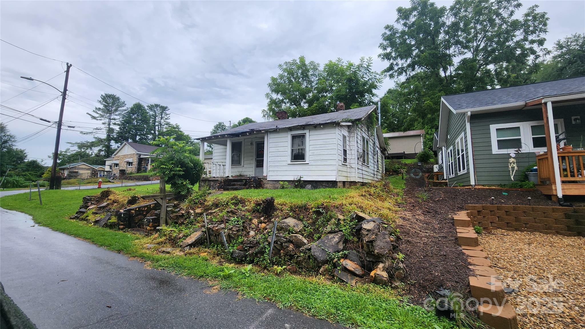 Property Photo:  72 North Lane  NC 28712 