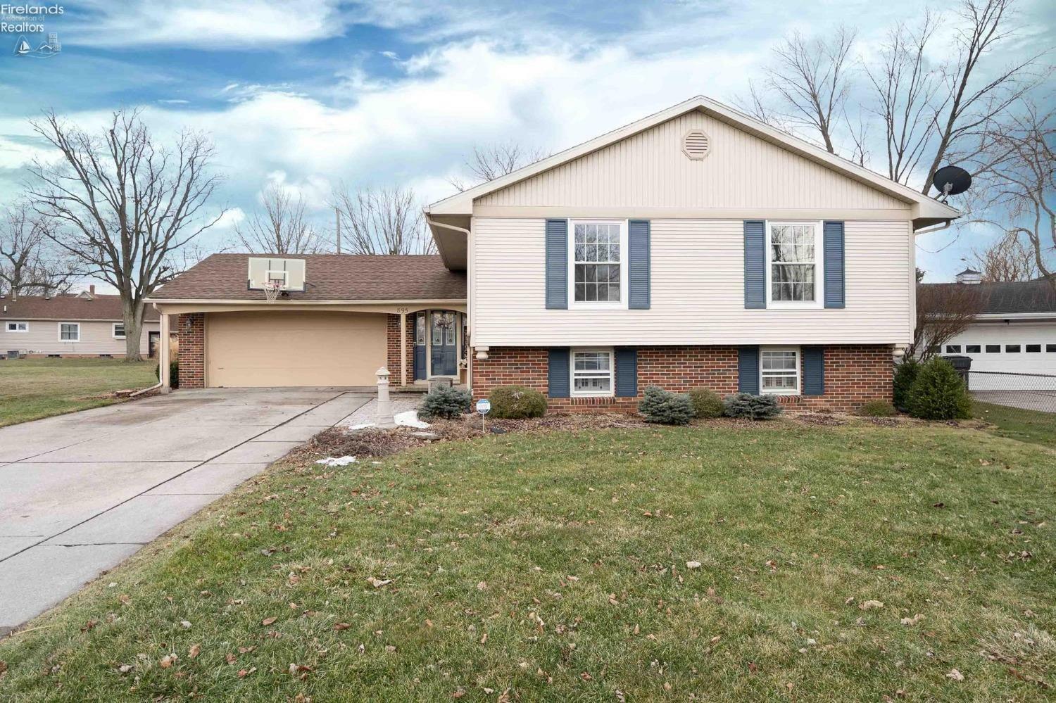 895 Valleyview Drive  Bellevue OH 44811 photo