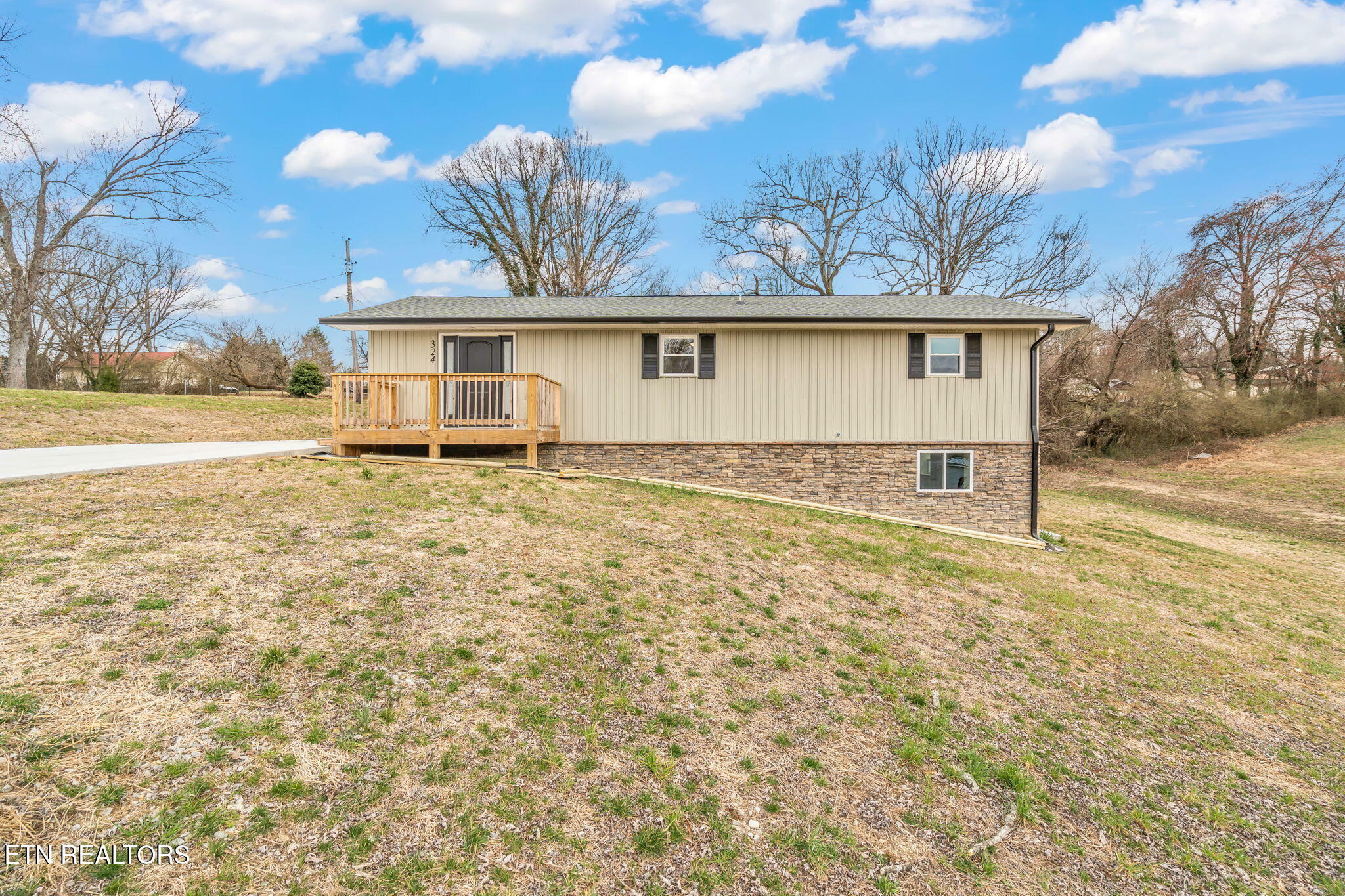 Property Photo: 324 N Ridge Ave TN 37854