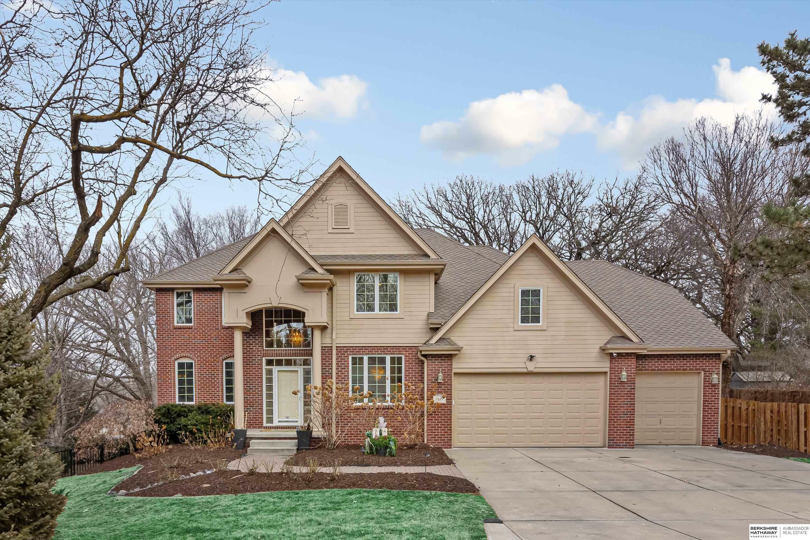 Property Photo: 2427 S 97th Avenue NE 68124