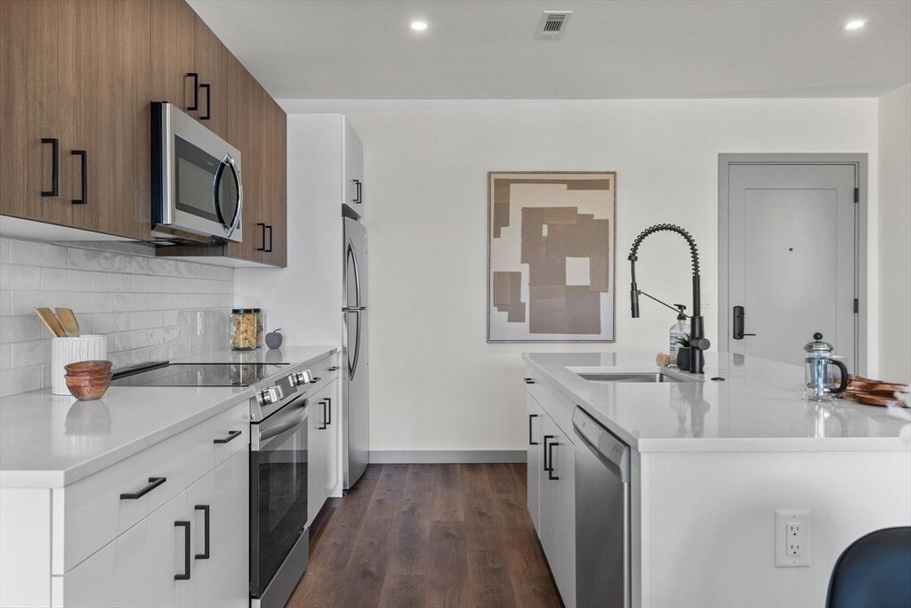 Property Photo: 203 Lowell St 114 MA 01887