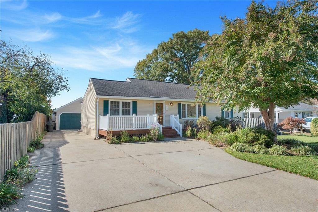 Property Photo: 17 Oxford Rd VA 23606