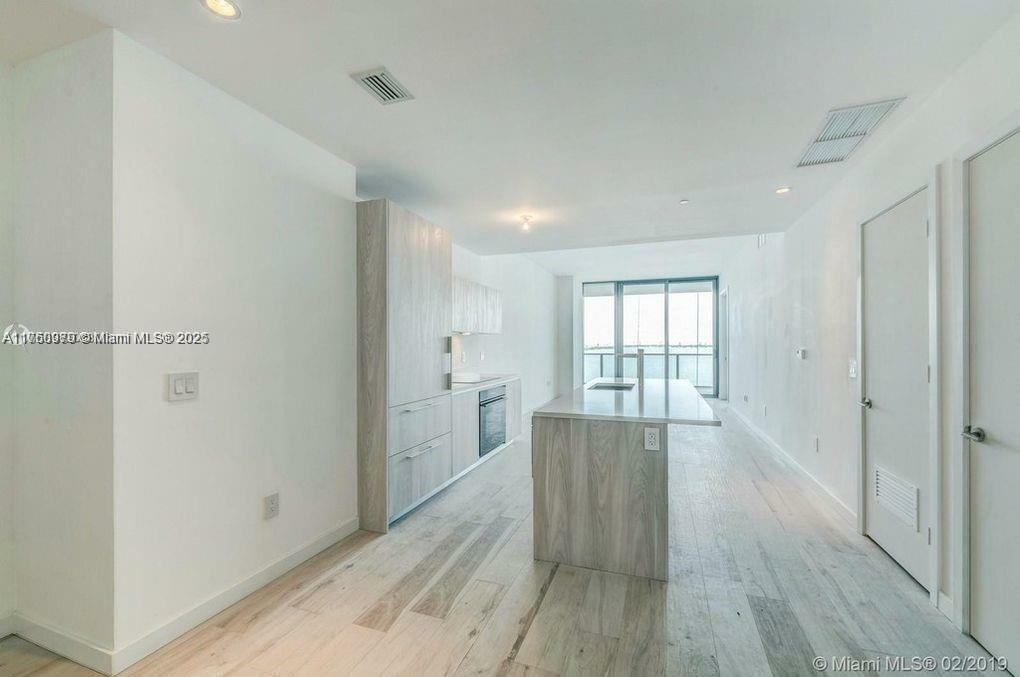 Property Photo:  480 NE 31st St 1002  FL 33137 