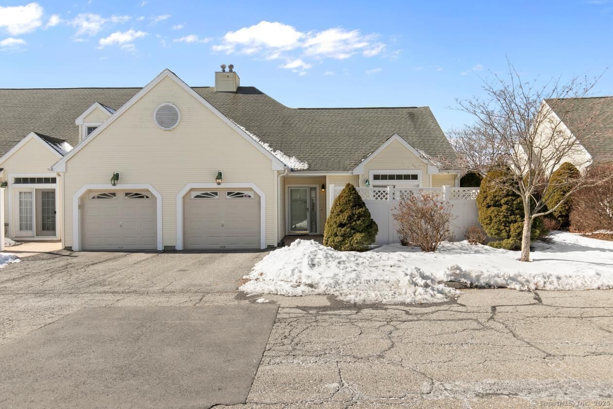 Property Photo:  9 Southwick Court North 9  CT 06461 