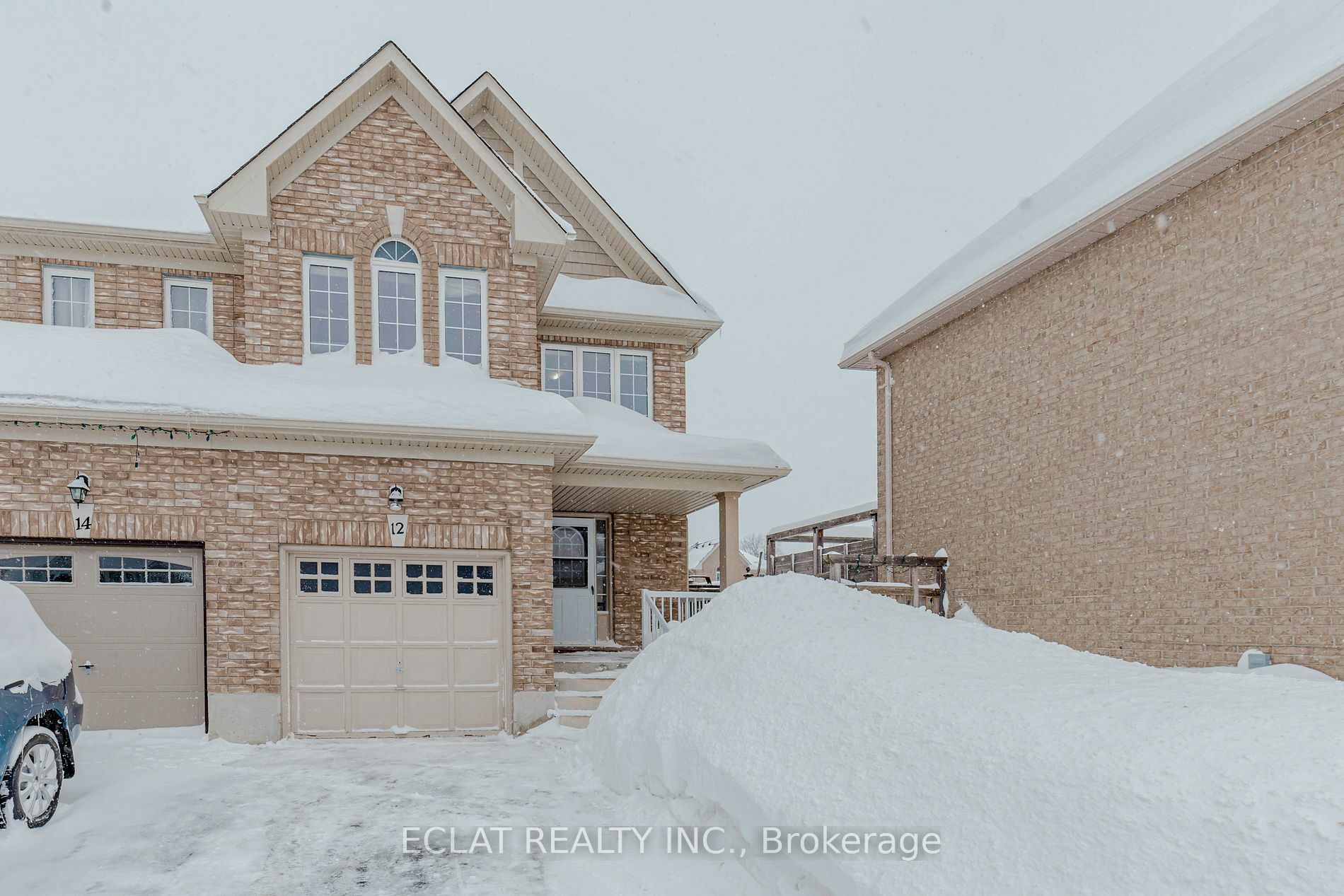 Property Photo:  12 Lancaster Crt  ON L4M 0G1 