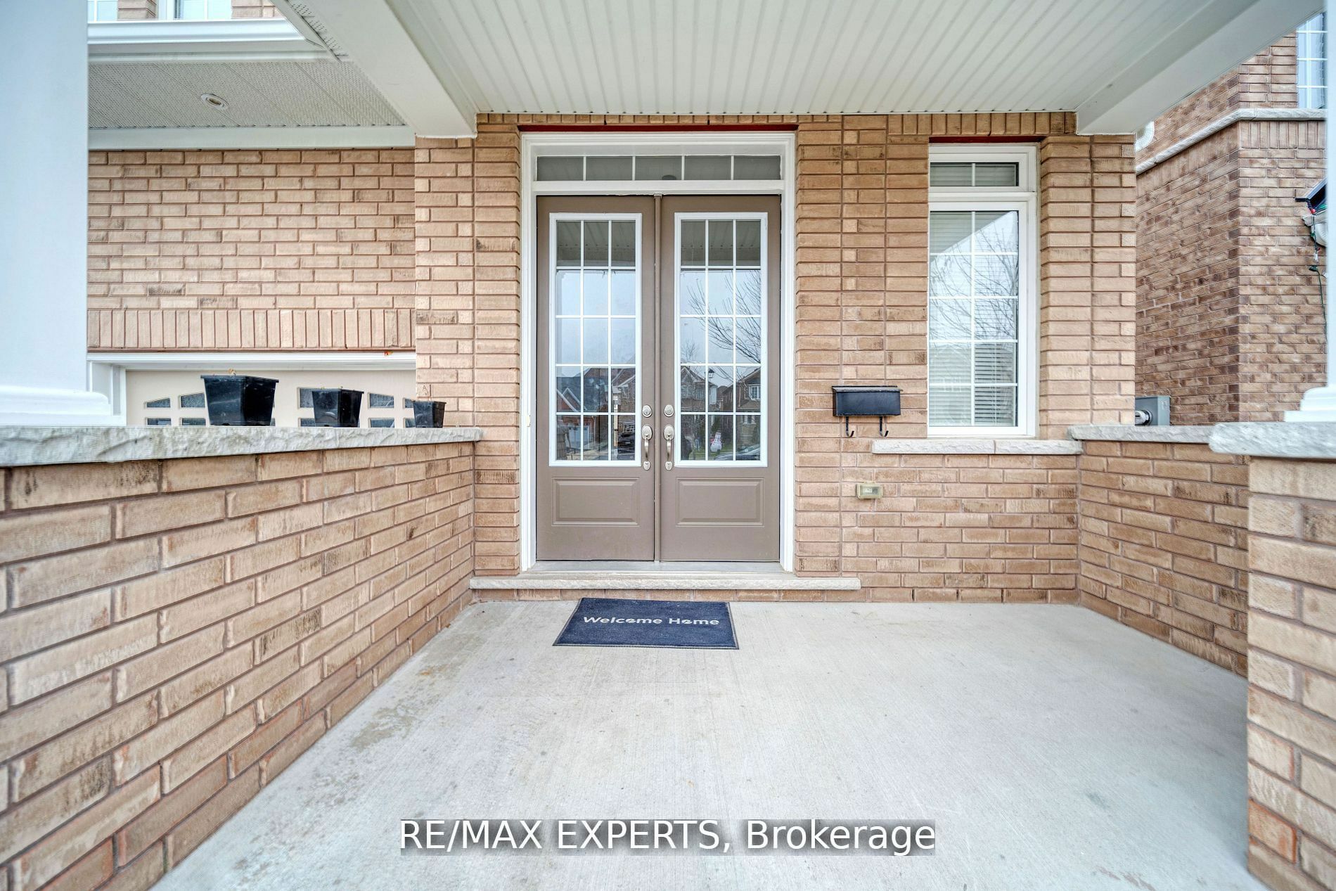 Property Photo:  1812 Grandview St N  ON L1K 0Y2 