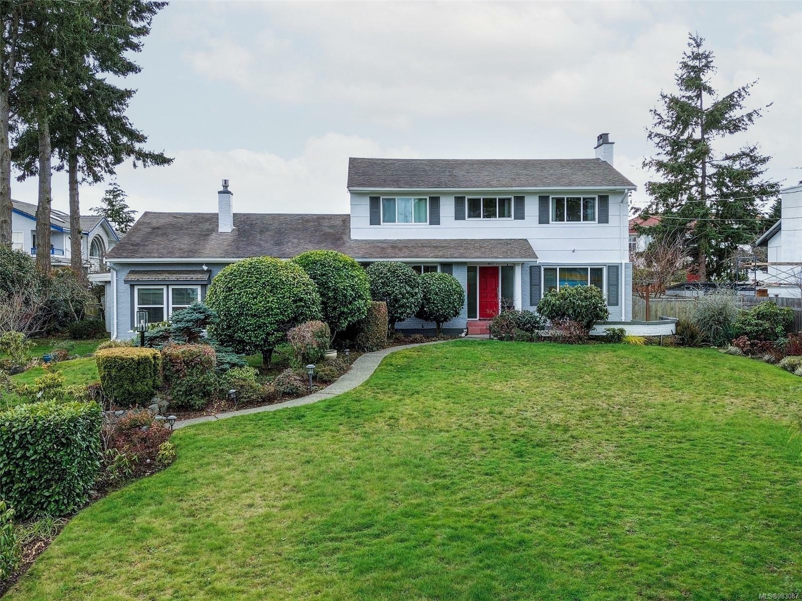 Property Photo: 4447 Narvaez Cres BC V8N 2S7