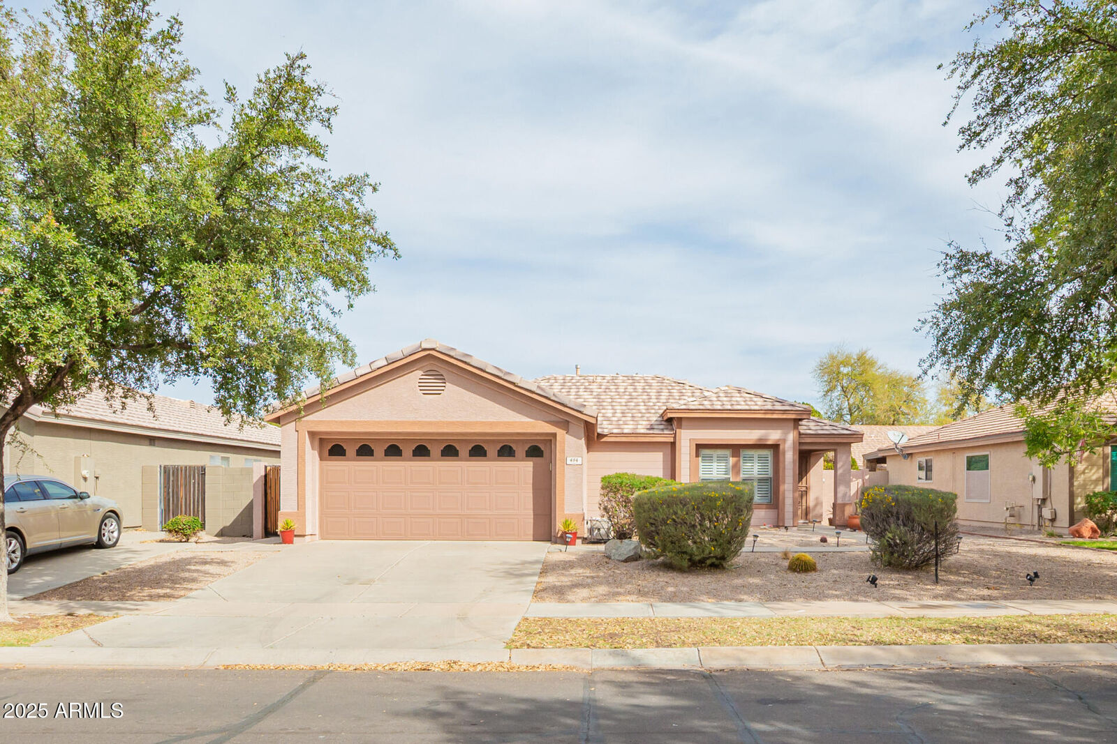 Property Photo:  494 W Midland Lane  AZ 85233 