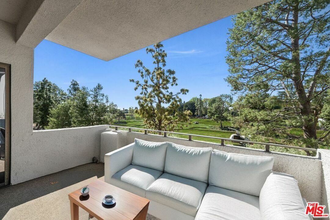 641 Wilcox Ave  Los Angeles CA 90004 photo