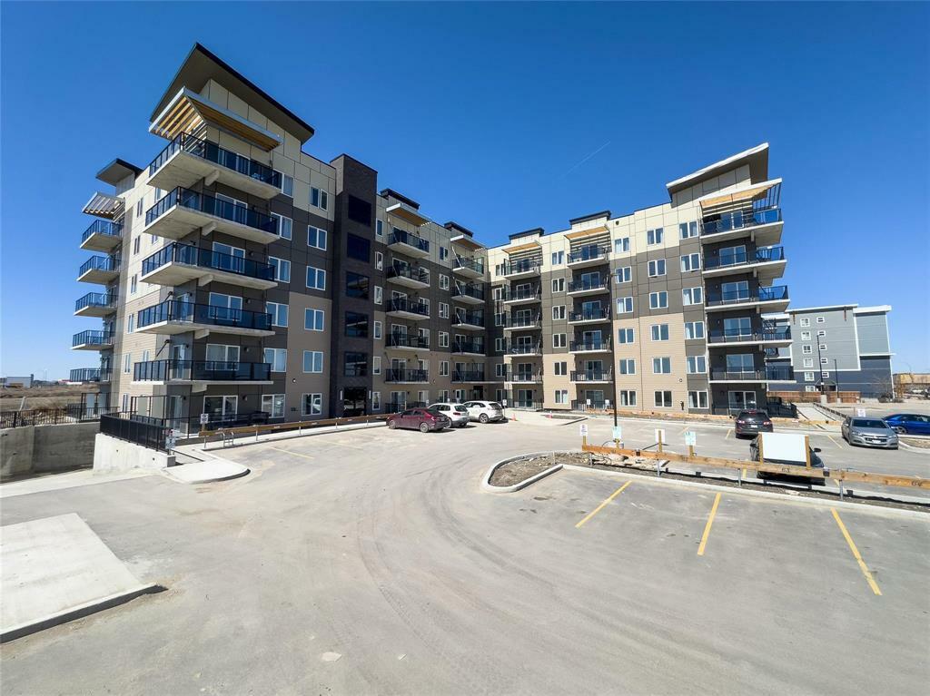 Property Photo: 635 Ballantrae Drive MB R3T 6K4