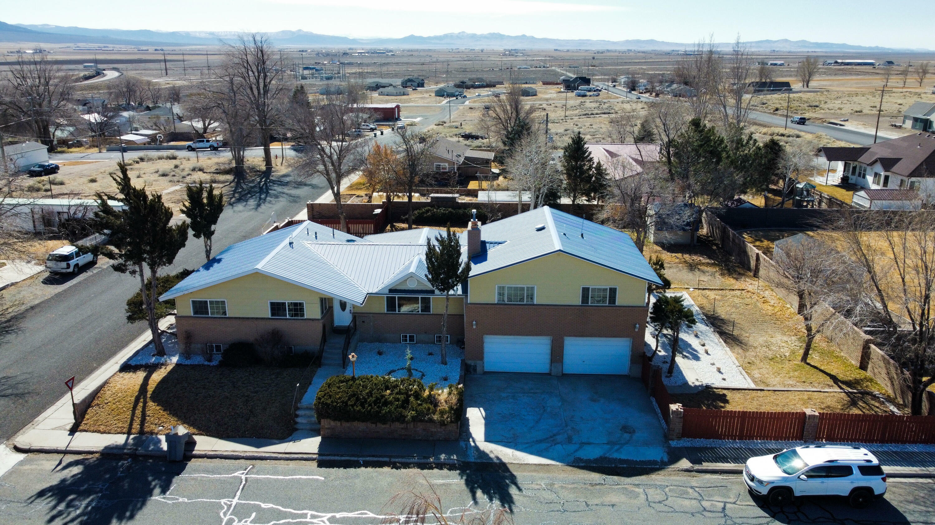 Property Photo:  605 W 500 S  UT 84751 