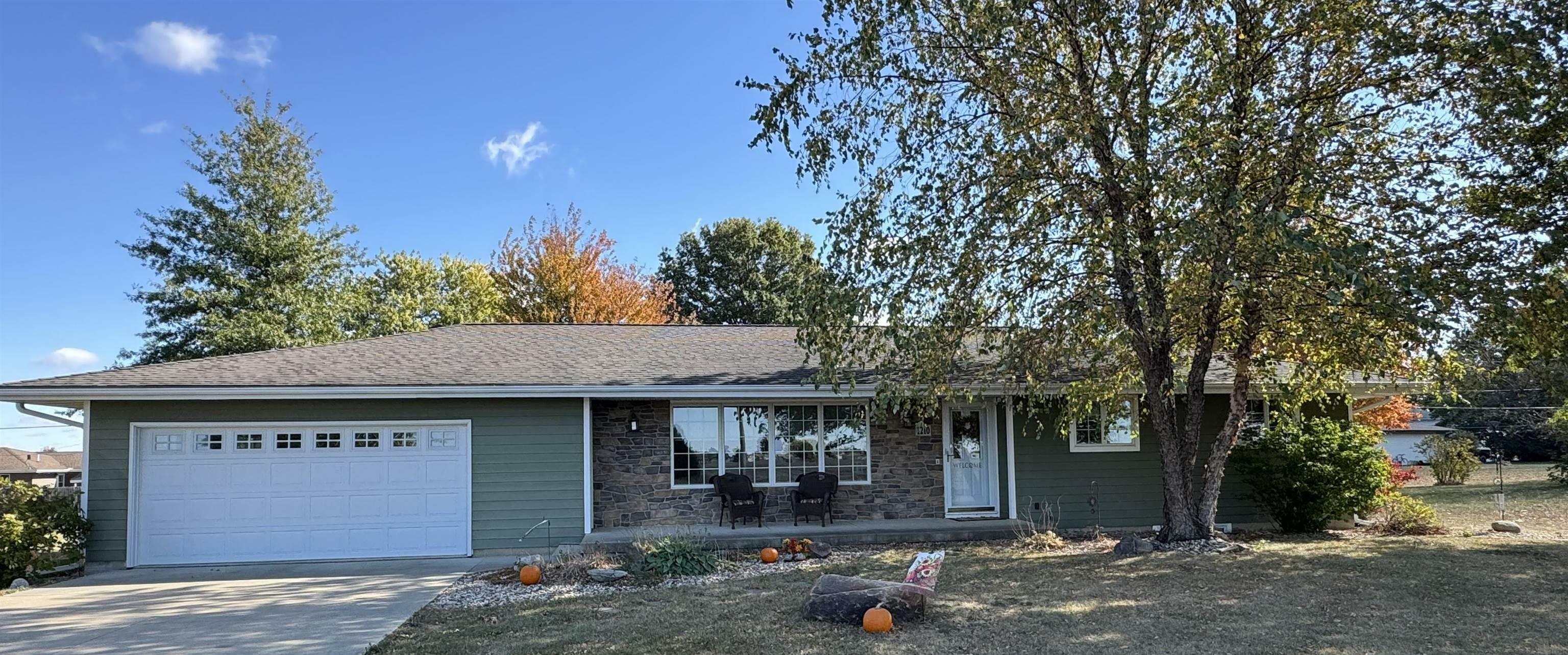 Property Photo: 1210 S Johnson Street IA 50665