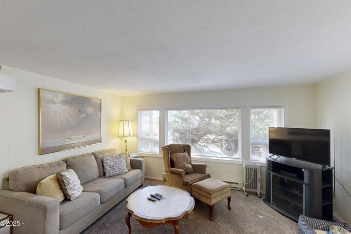 Property Photo: 7150 Neptune Avenue OR 97388