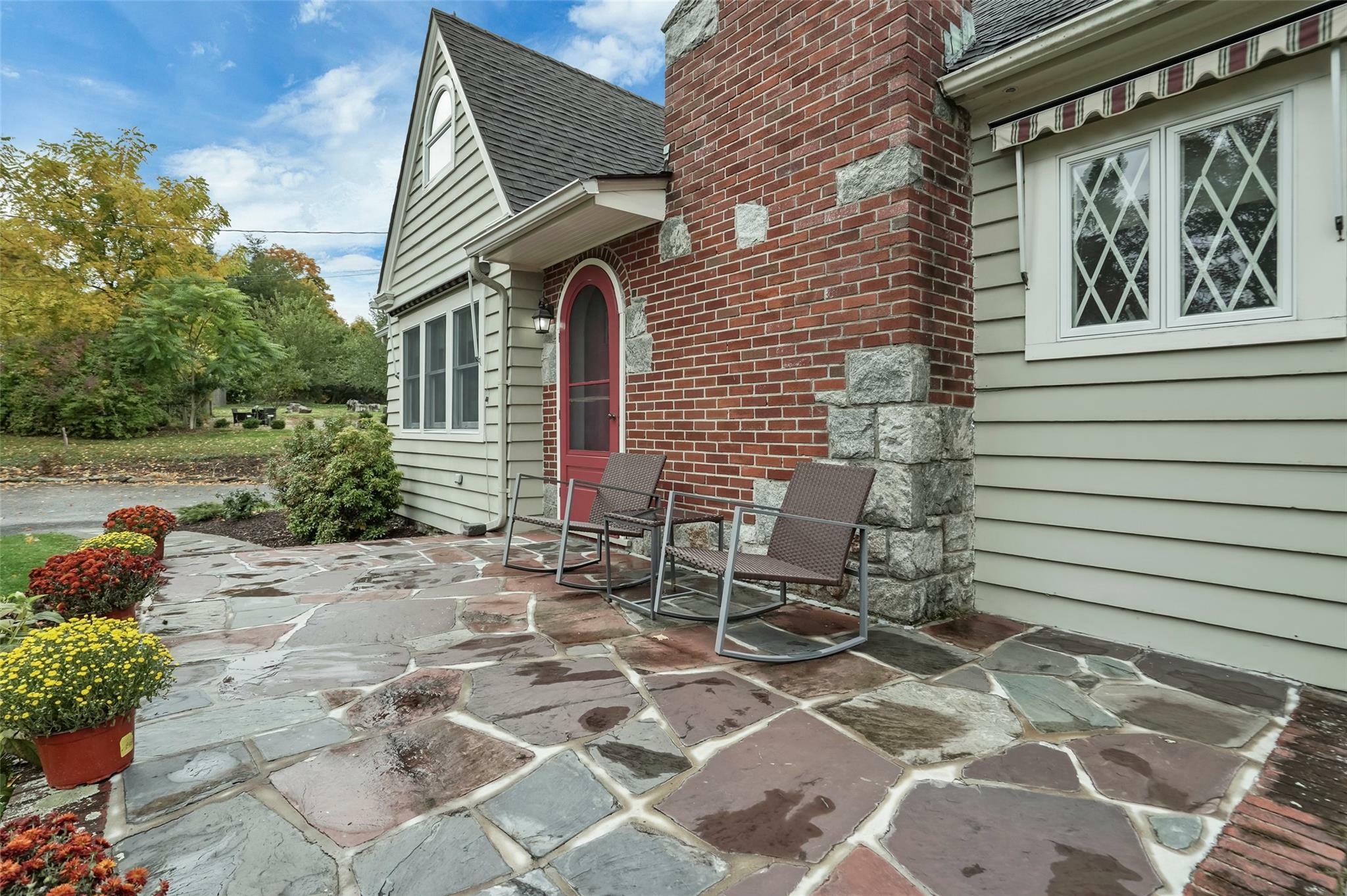 Property Photo:  6 East Drive  NY 10512 