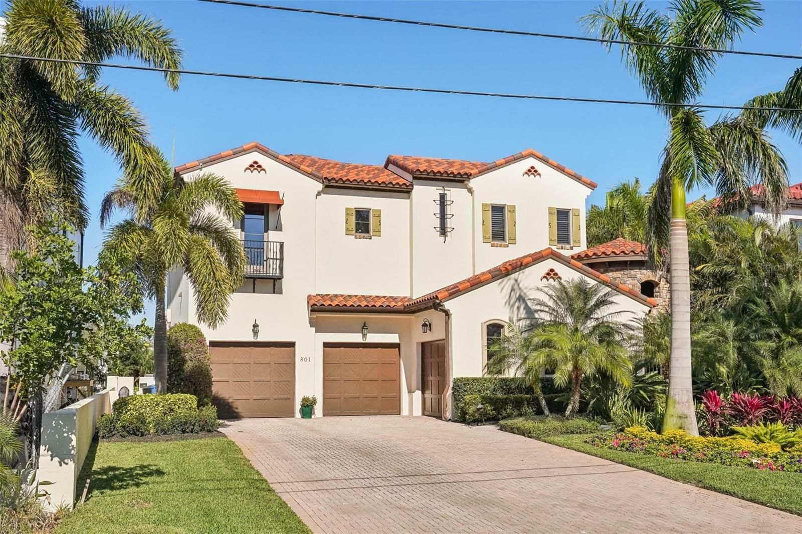 Property Photo: 801 Brightwaters Boulevard NE FL 33704