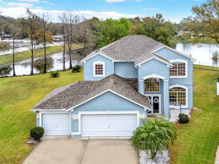Property Photo: 105 Norris Place FL 32707
