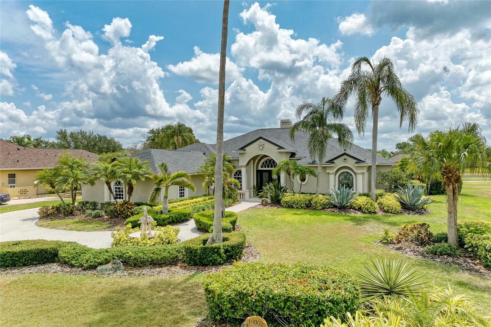Property Photo: 10002 Cherry Hills Avenue Circle FL 34202