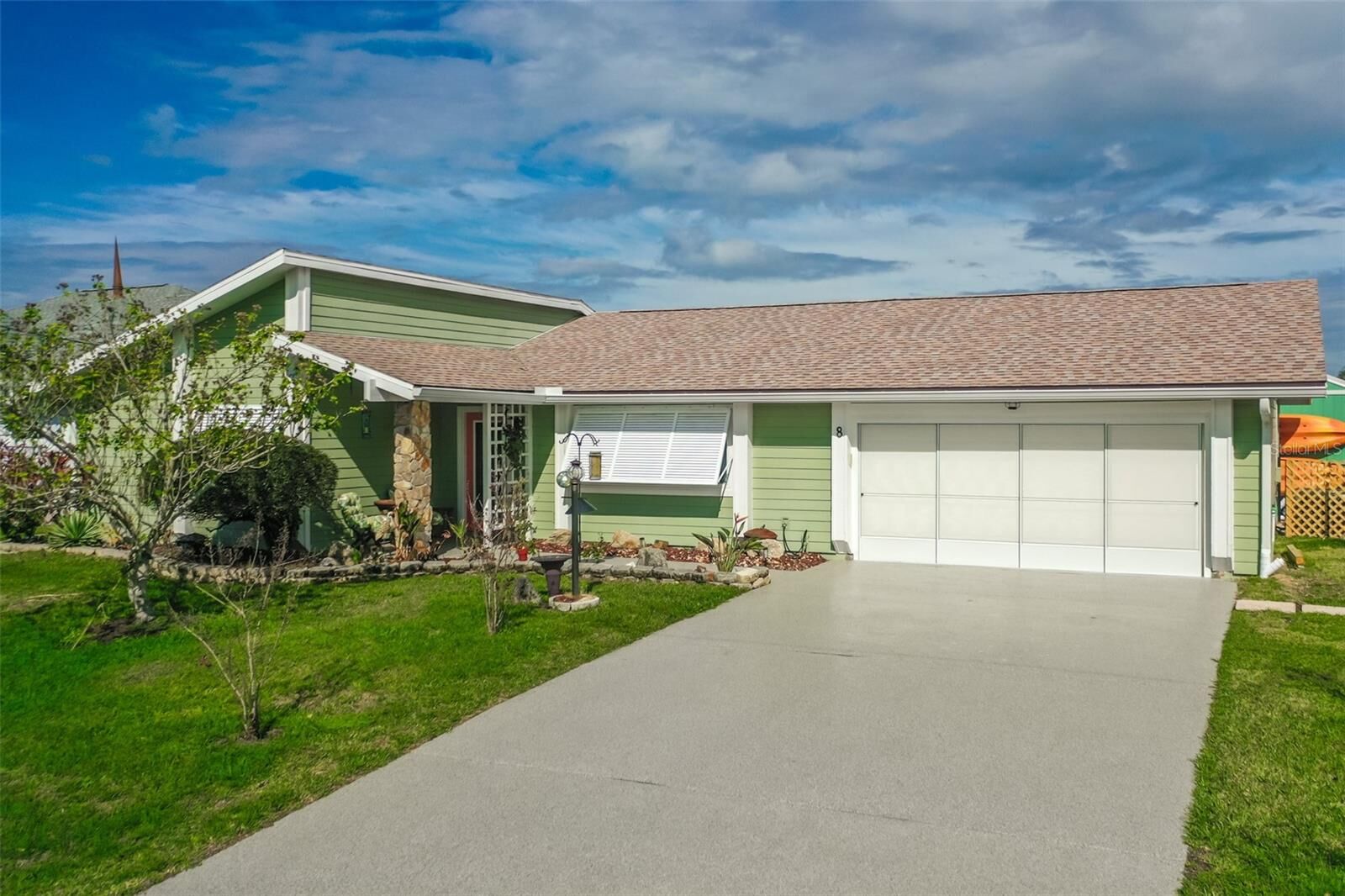 Property Photo: 8 Corning Court FL 32137