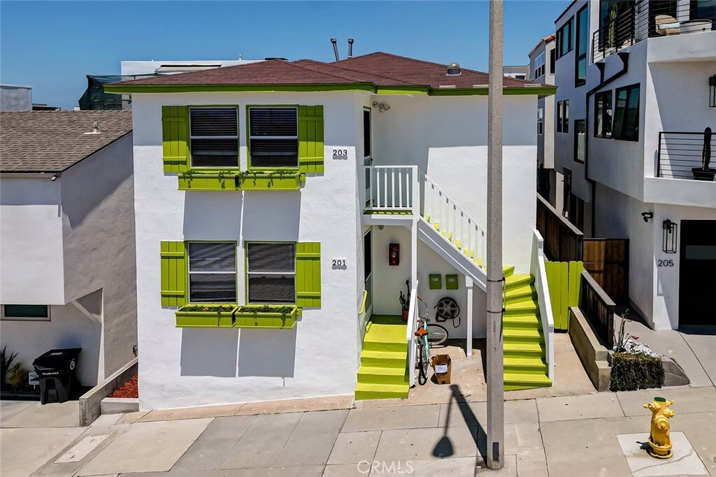 Property Photo: 203 15th CA 90266