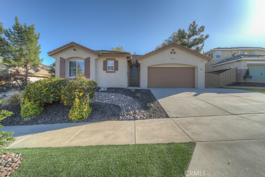 Property Photo:  31935 Gloxinia Way  CA 92532 