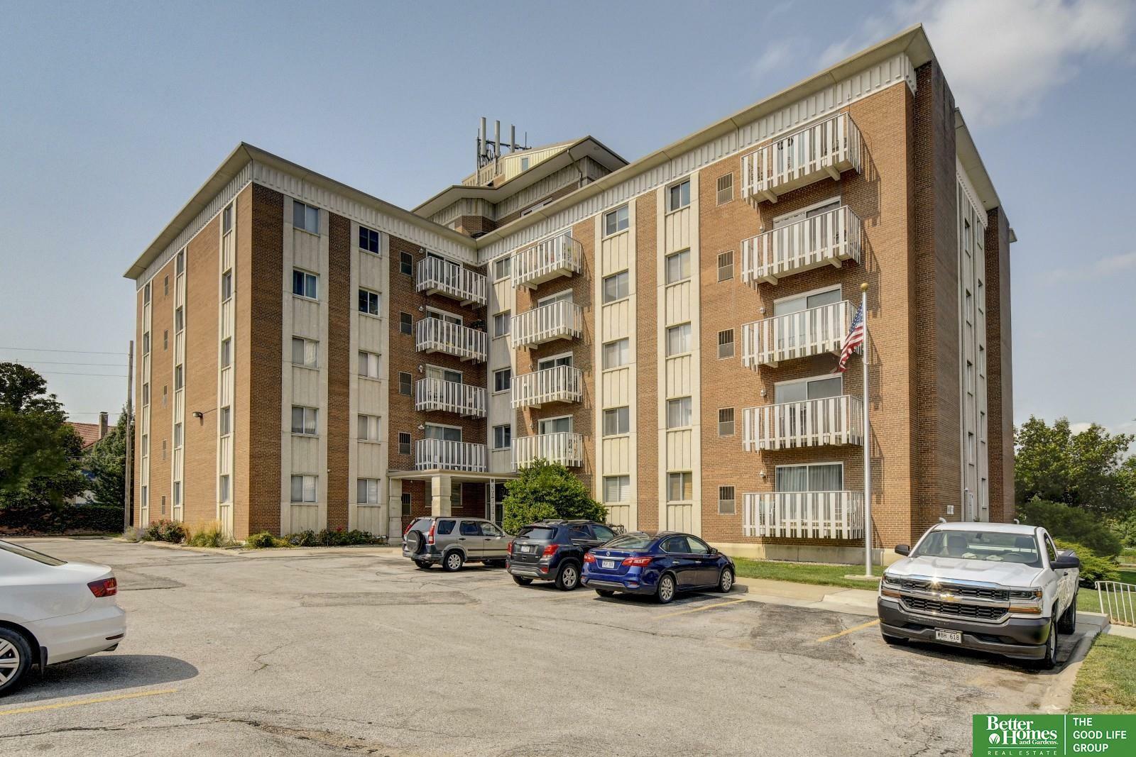 Property Photo: 500 S 37 Street 502 NE 68105