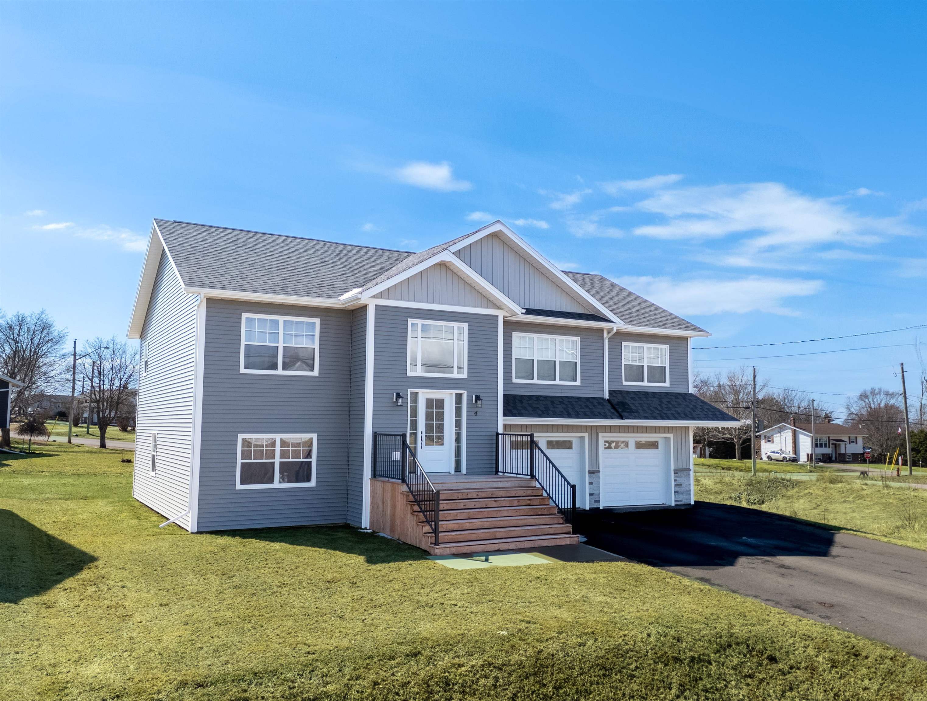 Property Photo: 4 Woodhouse Court PE C1B 2C4
