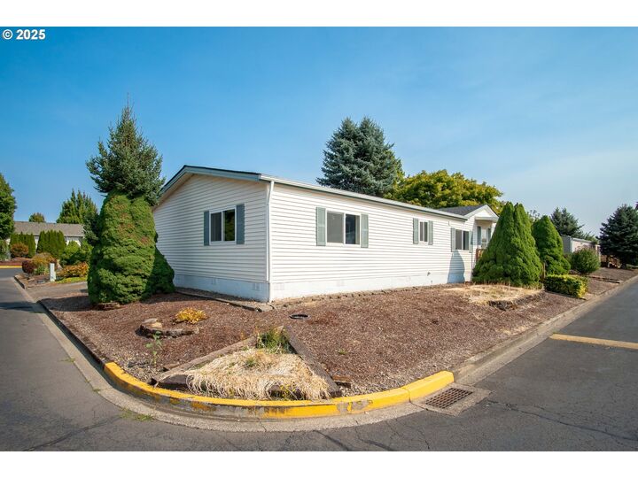Property Photo:  1145 SW Cypress St 12  OR 97128 