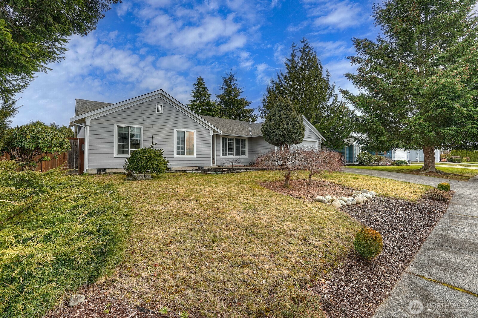 Property Photo: 21513 41st Avenue E WA 98387