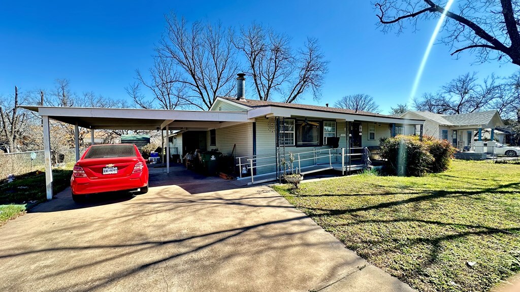 Property Photo:  2028 N Magdalen St  TX 76903 