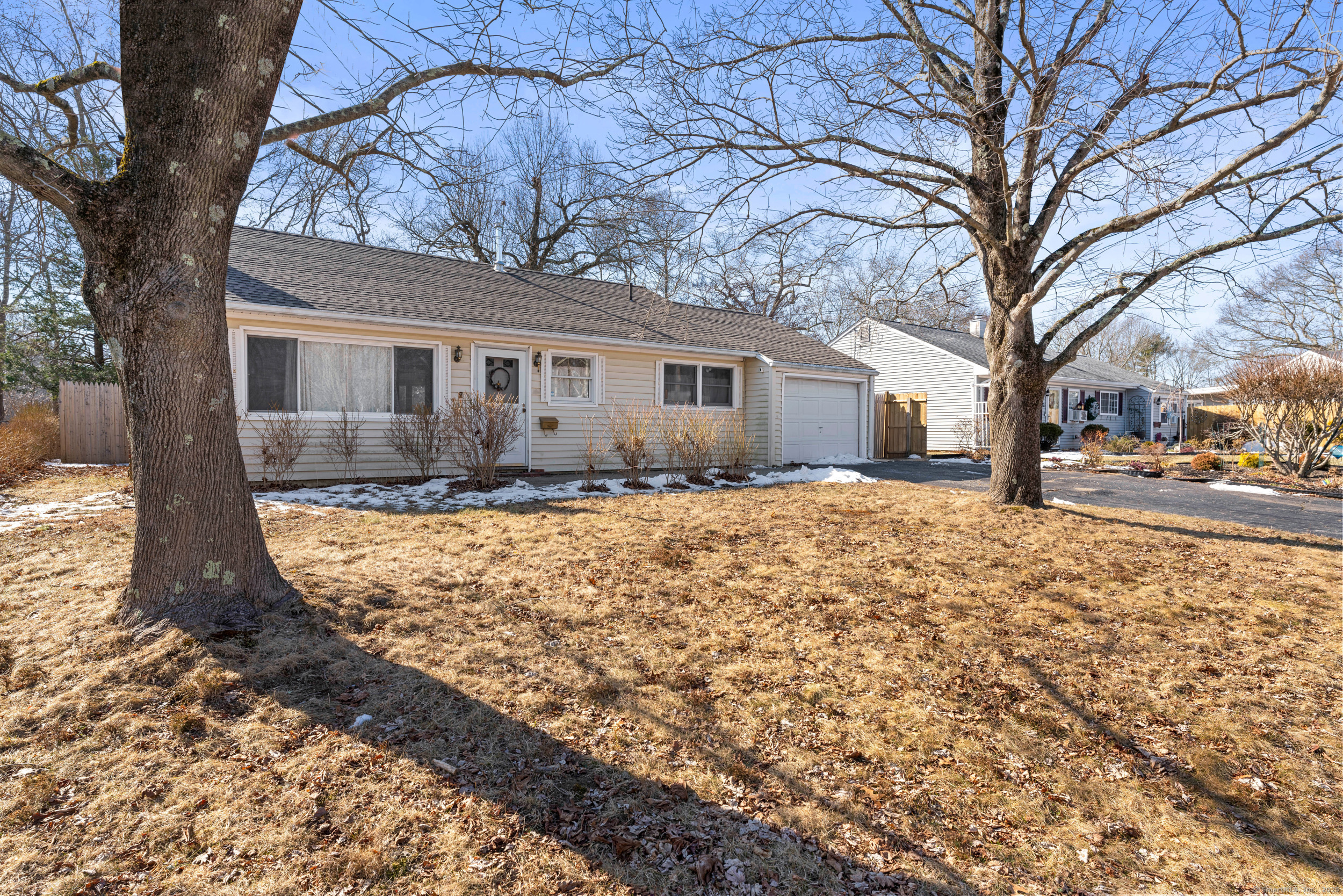 Property Photo:  18 Plymouth Avenue South  CT 06340 