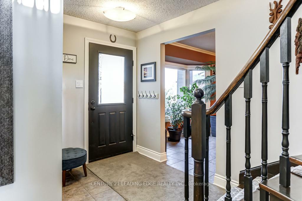 Photo de la propriété: 104 De Rose Avenue ON L7E 1A7