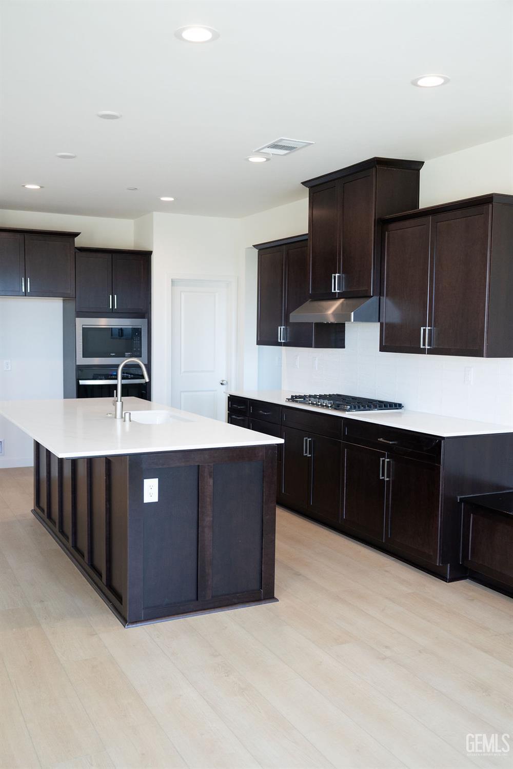 Property Photo: 16615 Chloe Court CA 93314