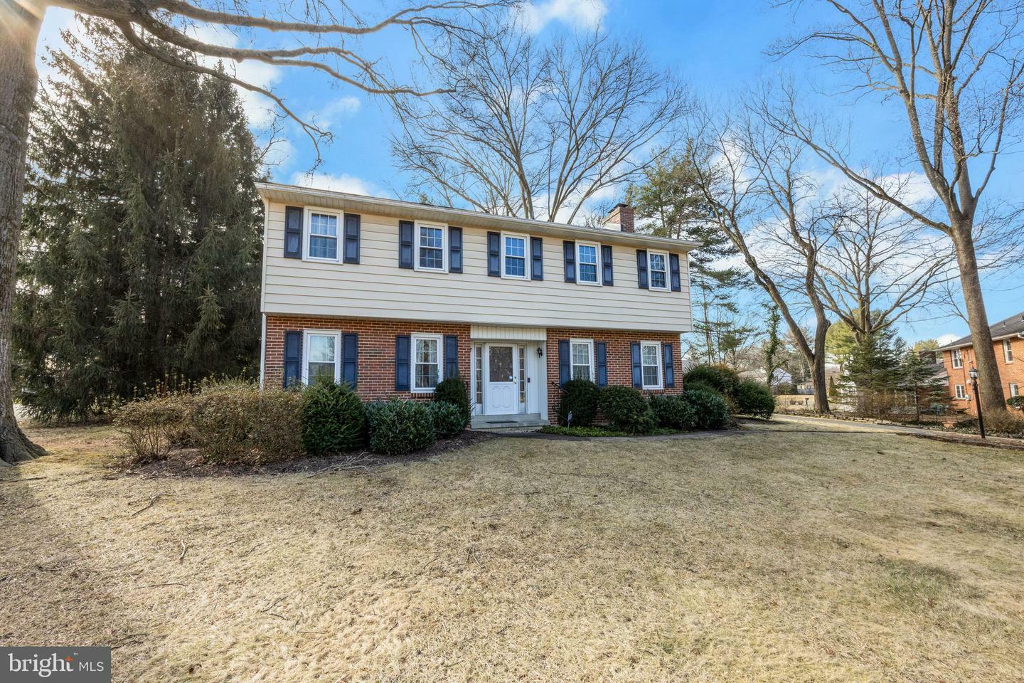 Property Photo:  4 Little Leaf Court  DE 19810 