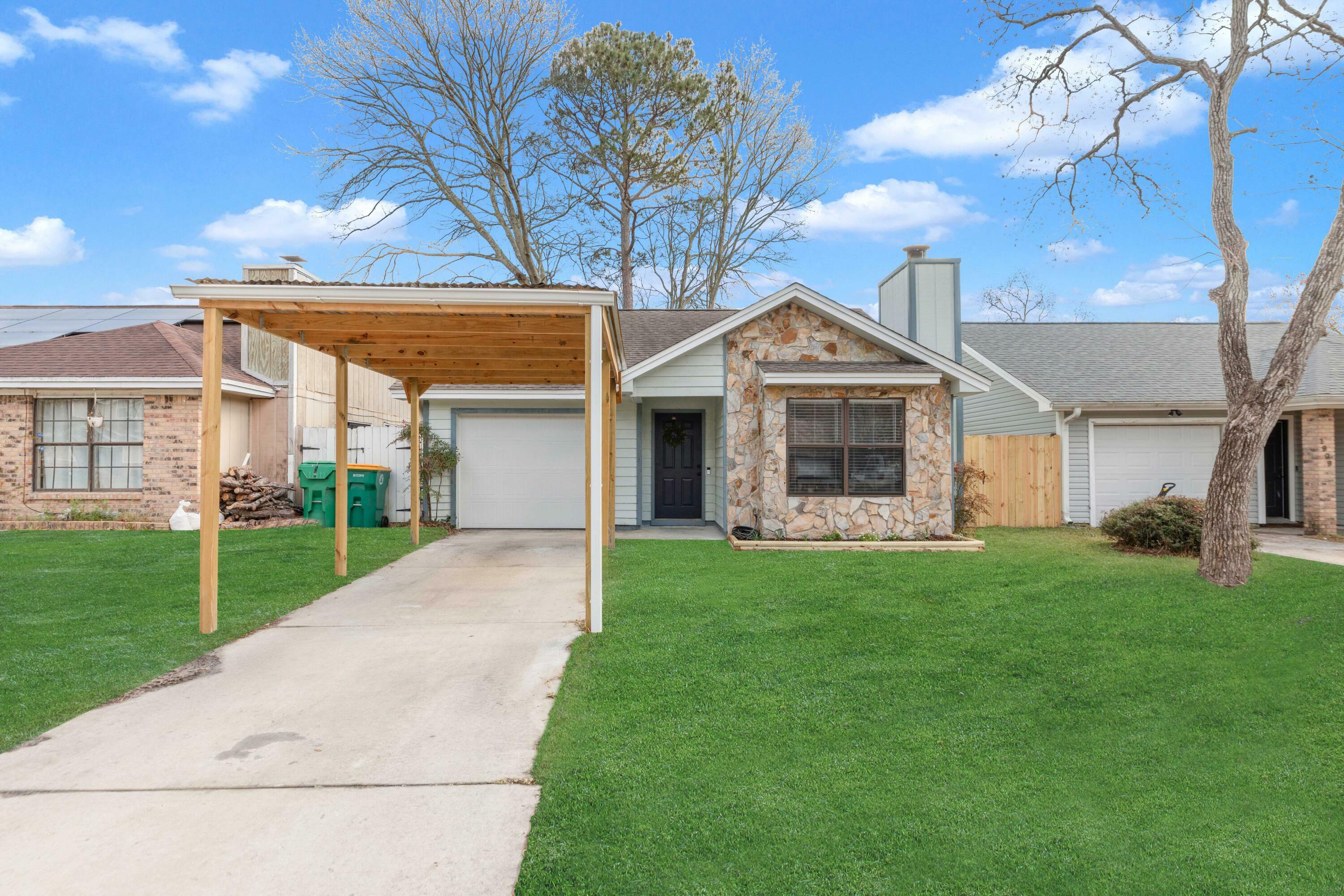 Property Photo: 1907 Squirrel Path FL 32547