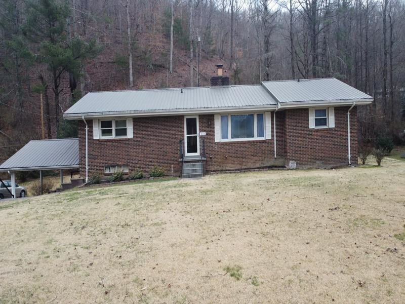 Property Photo: 214 Oaklawn Estates KY 41222