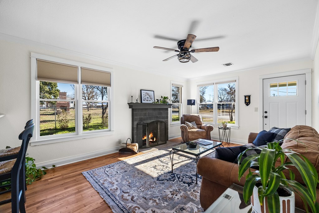 Property Photo:  250 Patterson Ave  TX 78055 