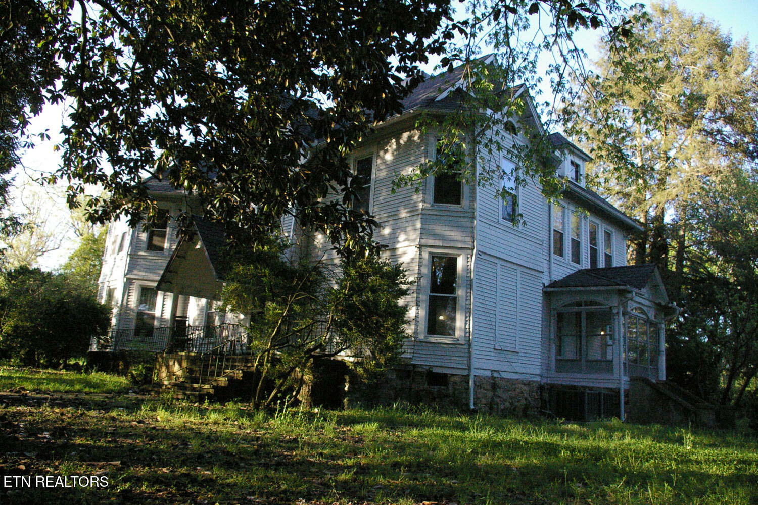 Property Photo:  420 W Rockwood St  TN 37854 