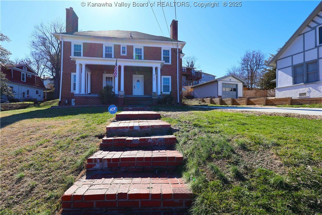 Property Photo: 927 Ridgemont Road WV 25314