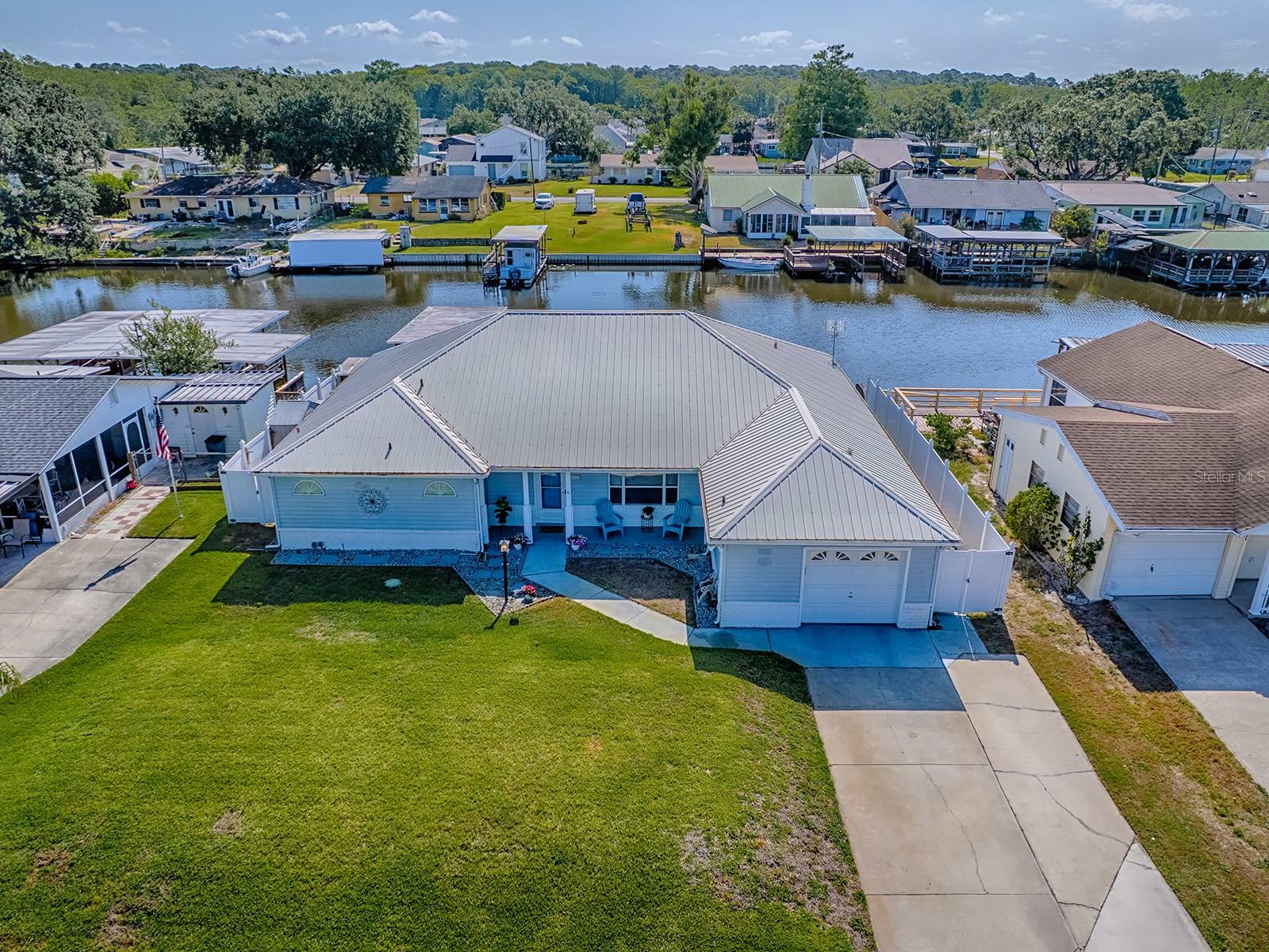 26608 E Cove Drive  Tavares FL 32778 photo