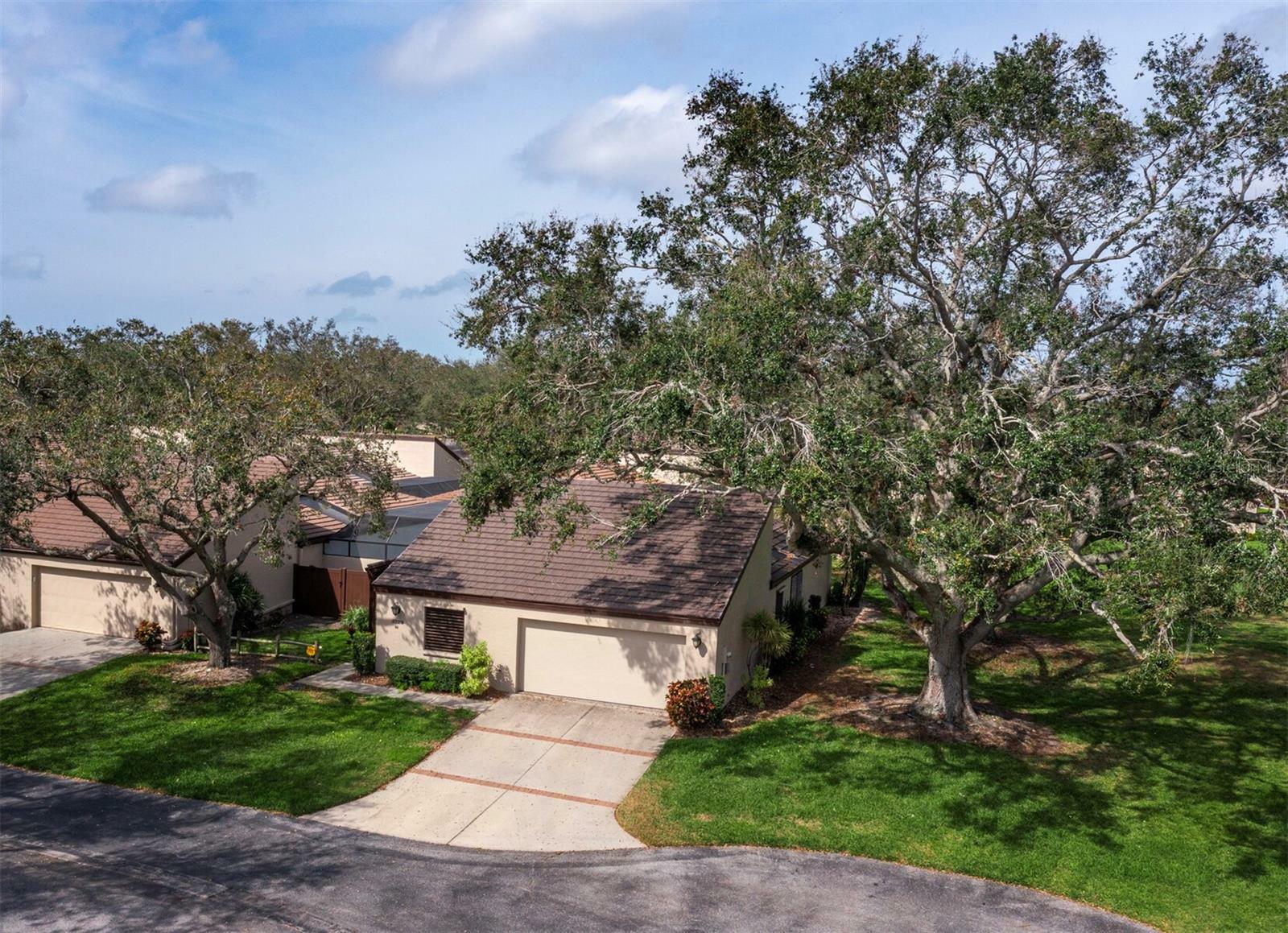 Property Photo:  3729 Glen Oaks Manor Drive  FL 34232 