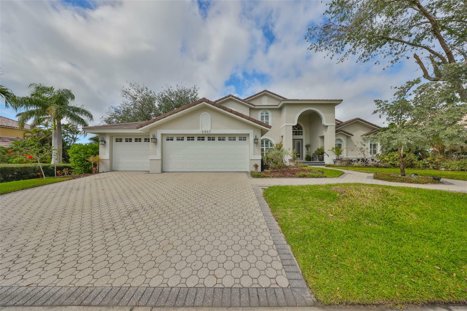 Property Photo:  6467 Rubia Circle  FL 33572 