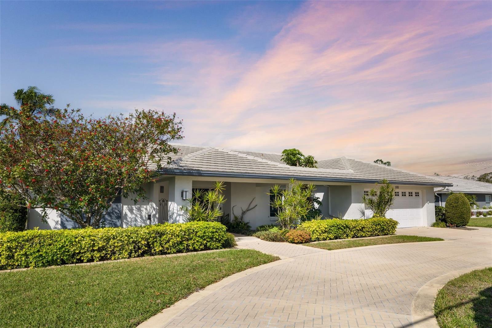 Property Photo: 5111 Canterbury Drive FL 34243