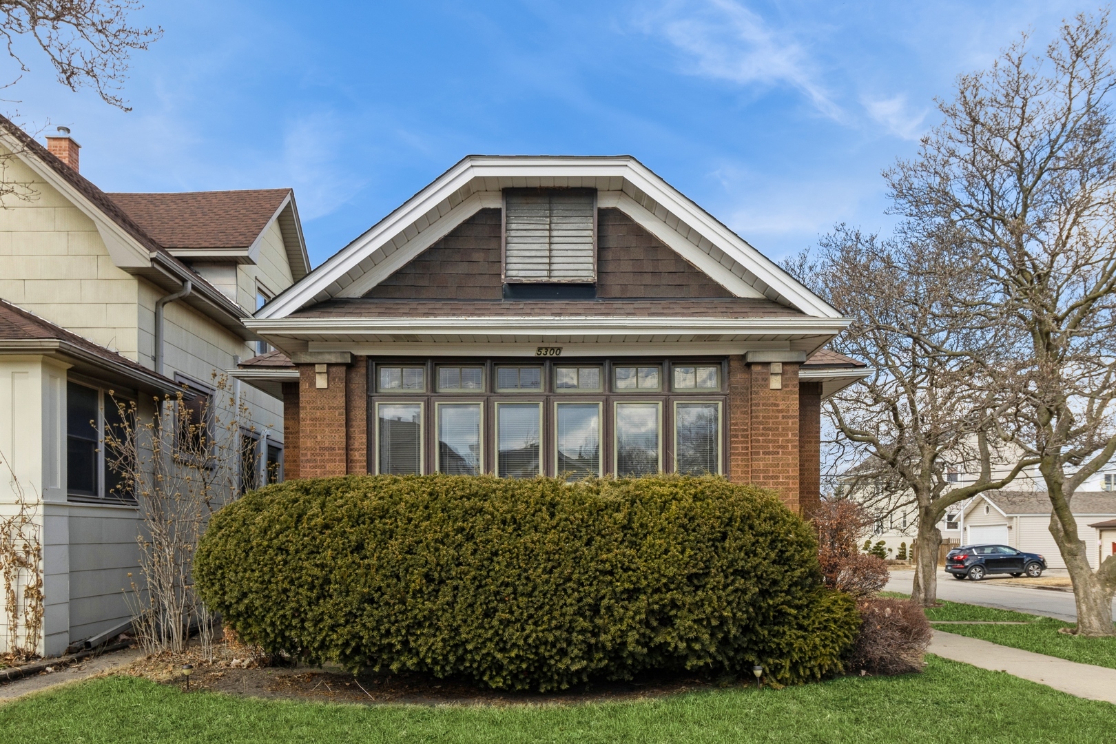 Property Photo:  5300 W Belle Plaine Avenue  IL 60641 