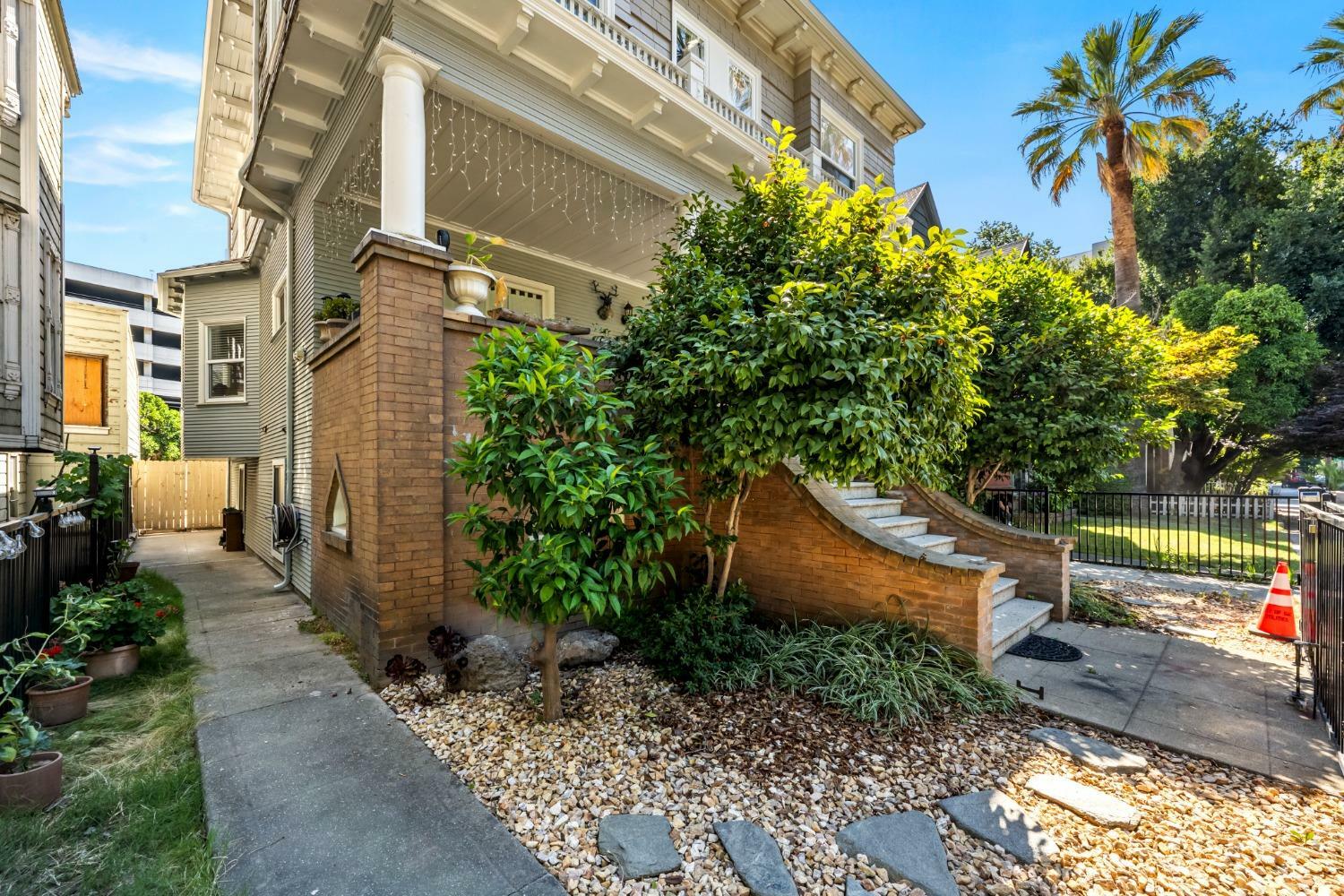 Property Photo:  1518 Q Street  CA 95811 