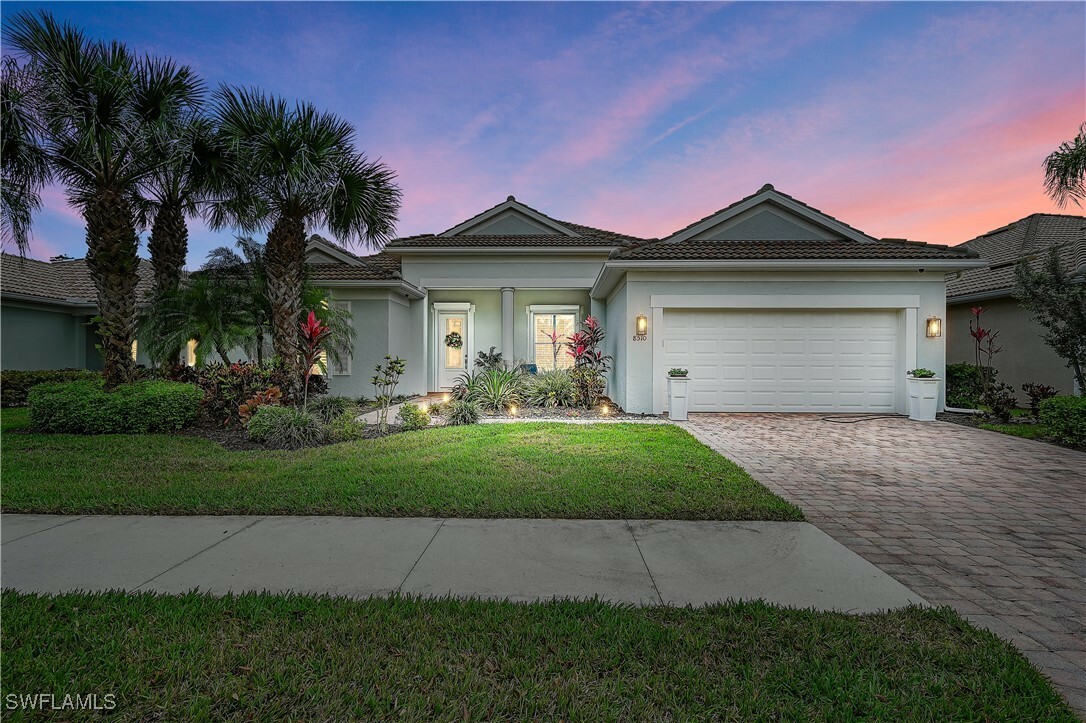 Property Photo:  8510 Karina Court  FL 34114 