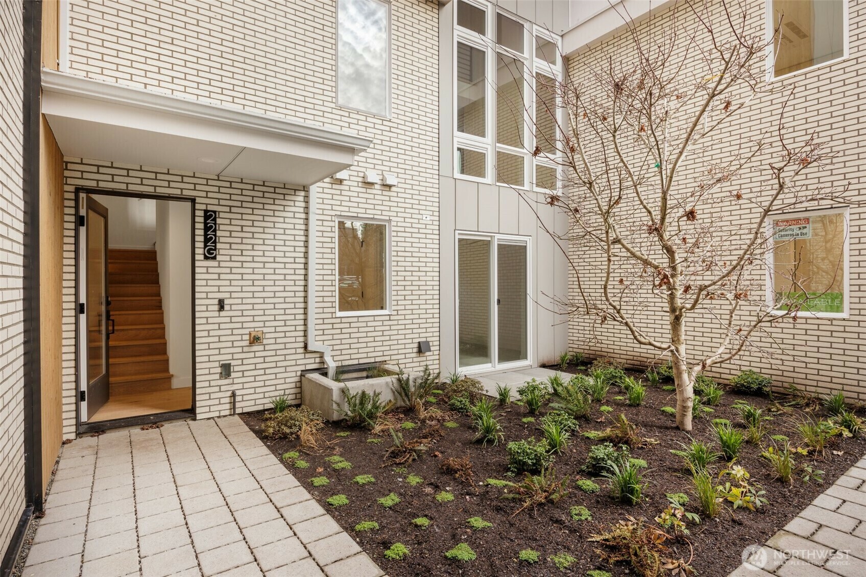 Property Photo:  222 G  10th Avenue E  WA 98102 