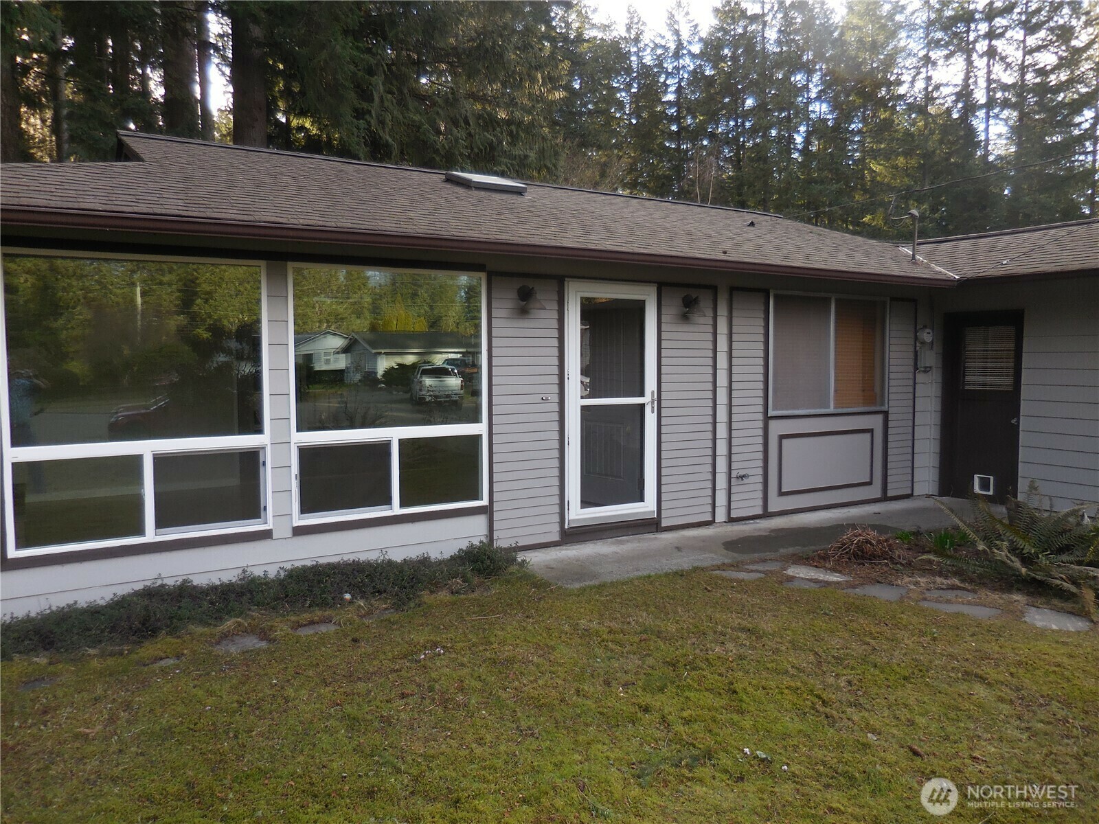 Property Photo: 3336 SE Cedar Court WA 98366