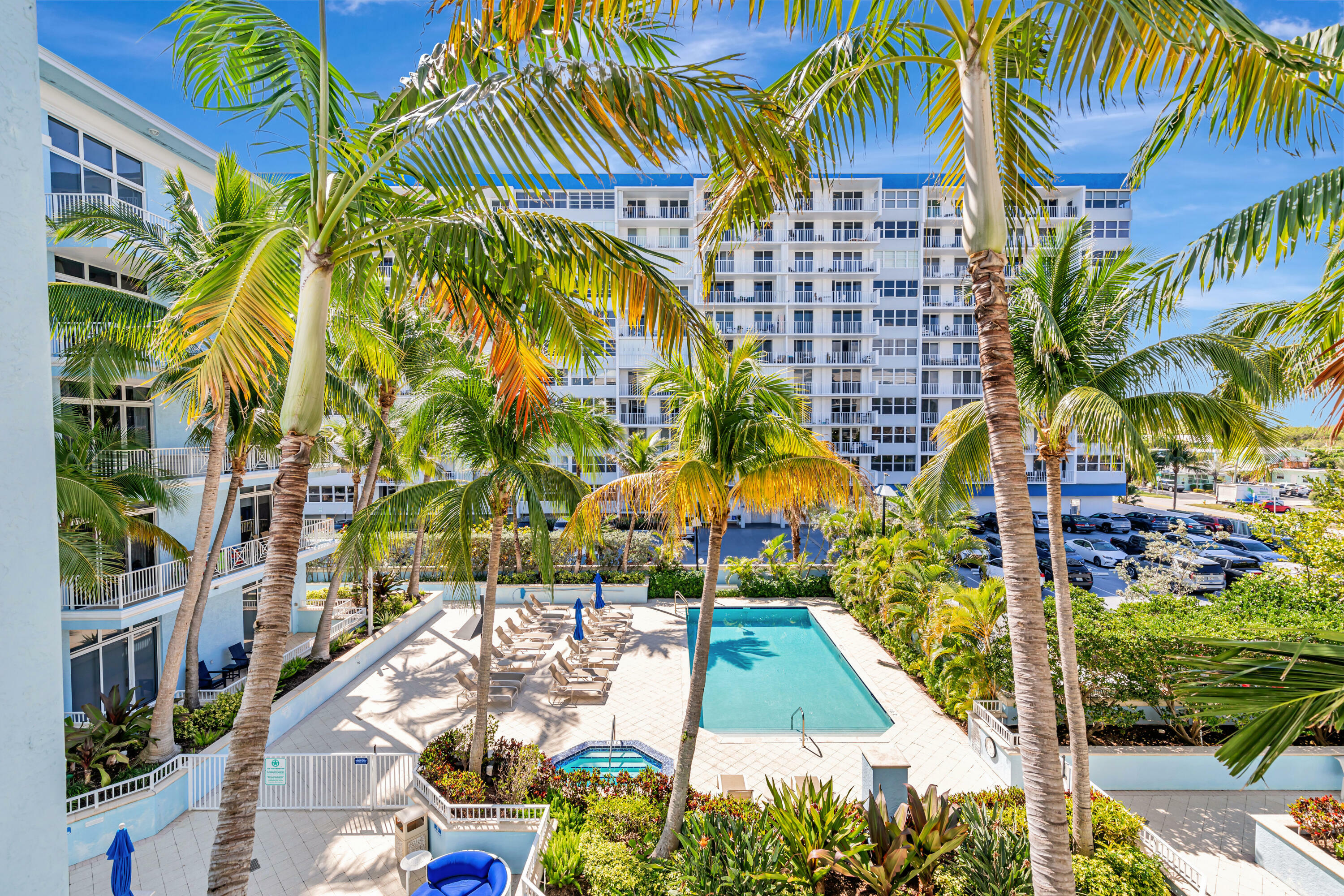 Property Photo: 701 SE 21st Avenue 302 FL 33441