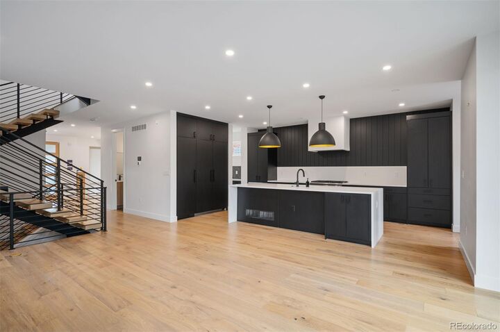 Property Photo:  872 S Vine Street  CO 80209 